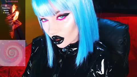 Snapshot of crazypinkyball chatting on 04.19.26 Roxy online show from 04.19.26