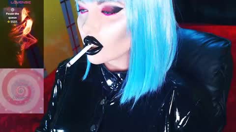 Snapshot of crazypinkyball chatting on 05.01.26 Roxy online show from 05.01.26