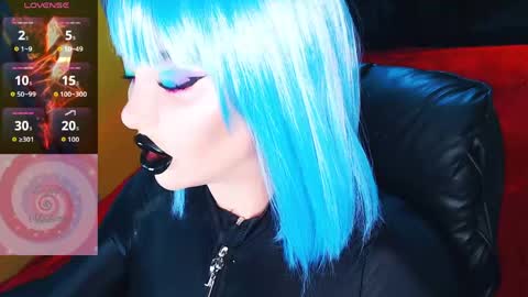 Snapshot of crazypinkyball chatting on 05.10.26 Roxy online show from 05.10.26