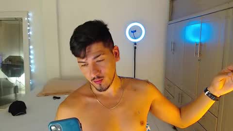 Snapshot of crazyybull chatting on 11.25.25 Bull online show from 11.25.25