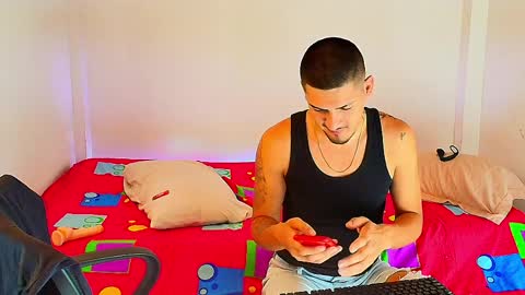 Snapshot of crazyybull chatting on 04.08.26 Bull online show from 04.08.26