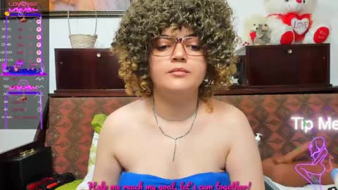 Snapshot of crazzy_pussy chatting on 04.26.26 Ana online show from 04.26.26