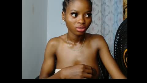 Snapshot of creamy_girl2 chatting on 01.11.26 Creamy girl2 online show from 01.11.26