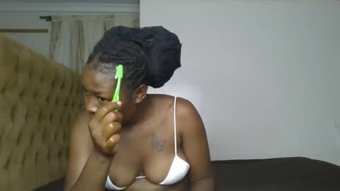 Snapshot of creamy_pie1 chatting on 02.12.26 creamy_pie1 online show from 02.12.26