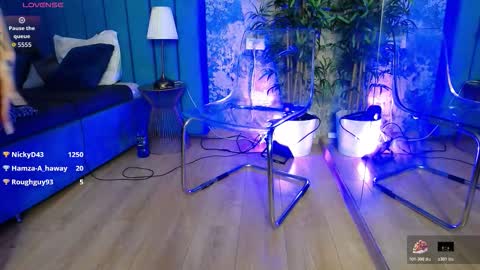 Snapshot of creamyinkk chatting on 02.15.26 Sophie online show from 02.15.26