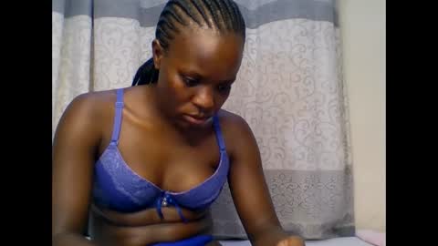 Snapshot of creamypussy15 chatting on 11.02.25 MARY online show from 11.02.25