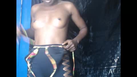 Snapshot of creamyxsugar chatting on 09.26.25 creamyxsugar online show from 09.26.25