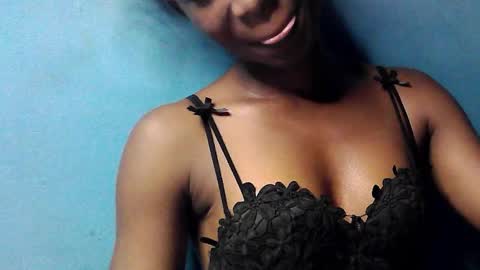 Snapshot of creamyxsugar chatting on 11.25.25 creamyxsugar online show from 11.25.25