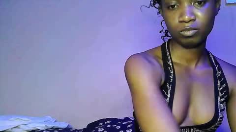 Snapshot of creamyxsugar chatting on 12.03.25 creamyxsugar online show from 12.03.25