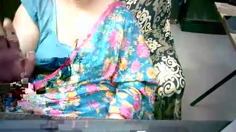Snapshot of crezybhabihot chatting on 04.25.26 Sonika69 online show from 04.25.26