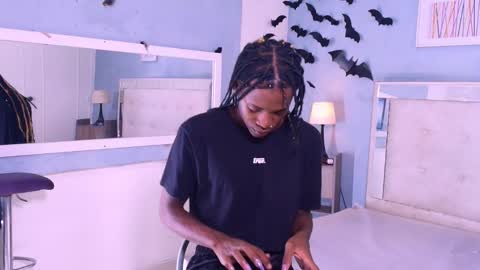 CriisBrown  online show from 11.04.25