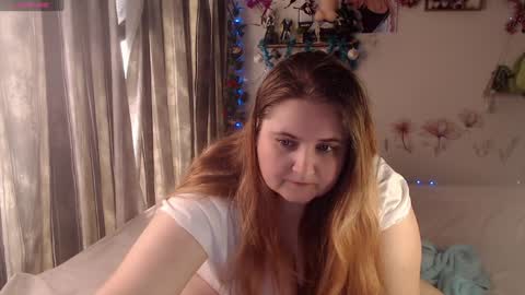 Snapshot of crim0nrose chatting on 12.05.24 Crimson Rose online show from 12.05.24