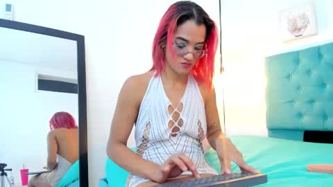 cris_dulce online show from 10.13.25