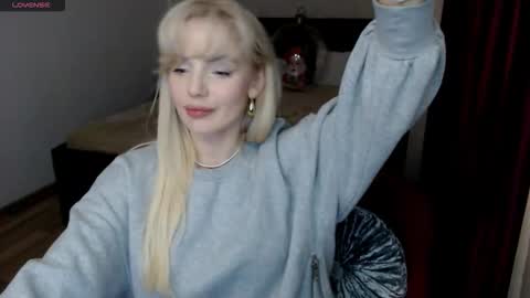 cris_tinne online show from 12.18.25