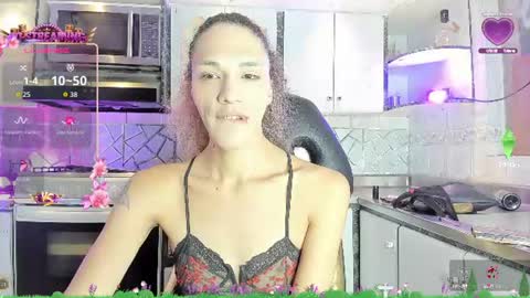 Snapshot of crisozzz chatting on 06.11.26 Cristina Onazis online show from 06.11.26