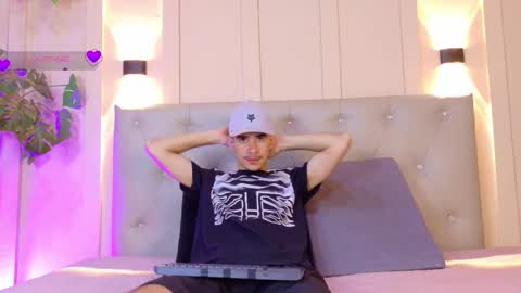 Snapshot of cristal_antoni chatting on 02.20.26 cristal_antoni online show from 02.20.26