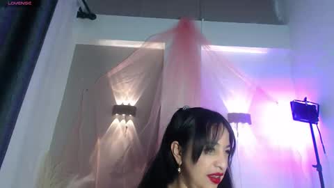 Cristal yours Milf online show from 11.10.25