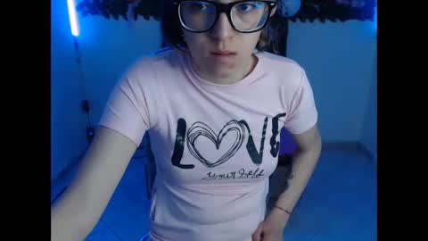 Snapshot of cristal_hills_19 chatting on 10.23.25 Cristal online show from 10.23.25