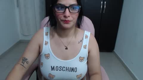 Snapshot of cristal_hot07 chatting on 01.24.25 Cristal online show from 01.24.25