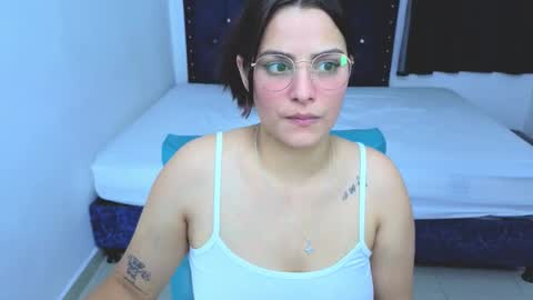 Snapshot of cristal_hot07 chatting on 09.16.25 Cristal online show from 09.16.25