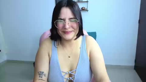 Snapshot of cristal_hot07 chatting on 10.17.25 Cristal online show from 10.17.25