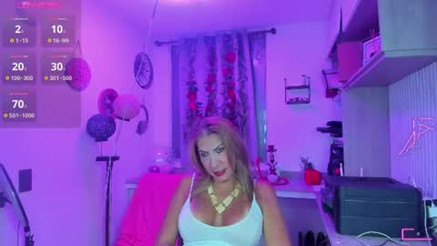 Snapshot of cristalayala_ chatting on 06.15.26 Cristal Ayala online show from 06.15.26
