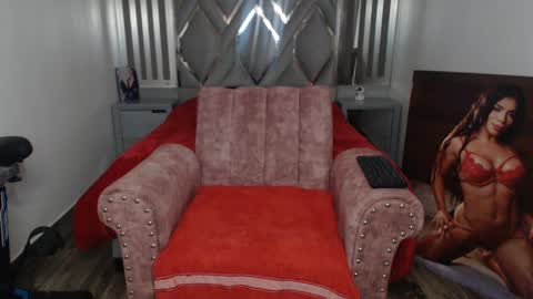 Snapshot of cristalbeautiful1 chatting on 03.08.25 Natalie                      online show from 03.08.25