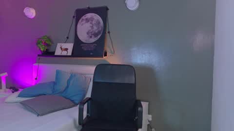 Nicole  Connection time 220pm-910pmCol online show from 11.13.25