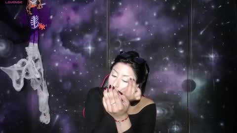 Snapshot of cristaldeleons chatting on 10.18.25 Cristal de Leon online show from 10.18.25