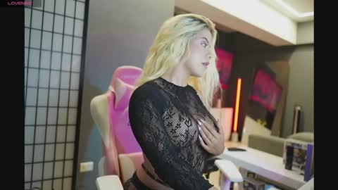 Laura online show from 11.20.25