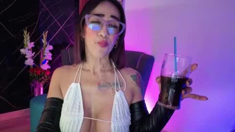 Snapshot of cristallmiller_ chatting on 05.18.26 cristal miller online show from 05.18.26