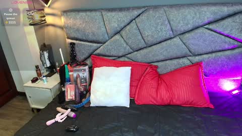 Snapshot of cristalmillf chatting on 12.13.24 CRISTAL MILF online show from 12.13.24
