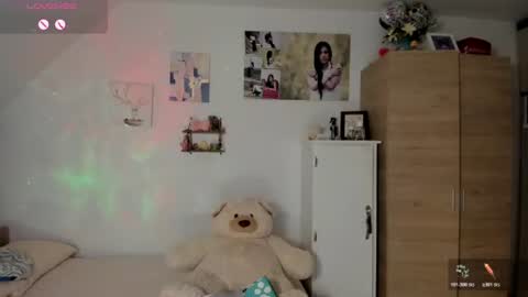 Snapshot of cristamunez chatting on 07.13.26 veronika online show from 07.13.26