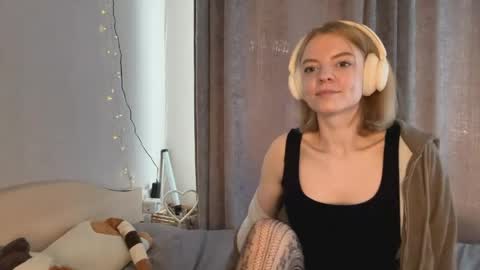 Snapshot of cristinekondo chatting on 03.31.26 Marry online show from 03.31.26