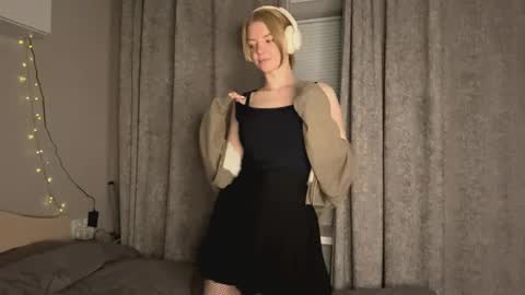 Snapshot of cristinekondo chatting on 04.01.26 Marry online show from 04.01.26