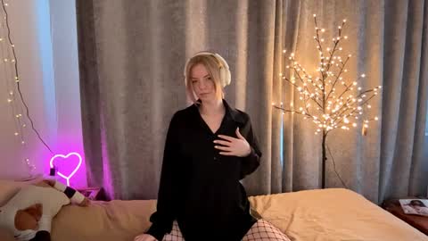 Snapshot of cristinekondo chatting on 04.06.26 Marry online show from 04.06.26