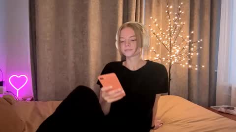 Snapshot of cristinekondo chatting on 04.11.26 Marry online show from 04.11.26