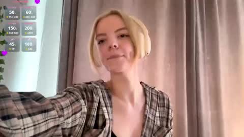 Snapshot of cristinekondo chatting on 04.25.26 Marry online show from 04.25.26