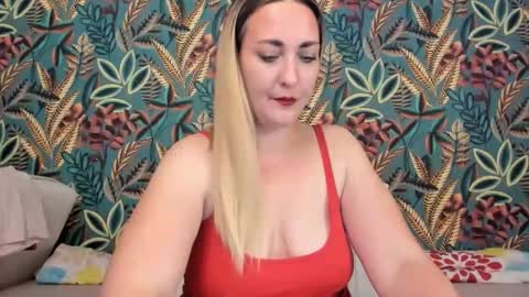 Snapshot of cristinnna chatting on 11.26.25 Cristina online show from 11.26.25