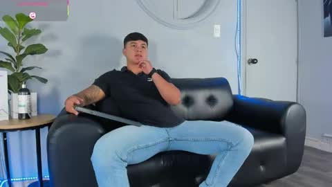 Snapshot of cristopher_strong chatting on 04.22.26 Cristopher online show from 04.22.26