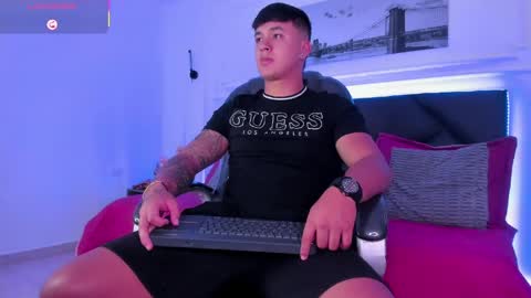 Snapshot of cristopher_strong chatting on 04.26.26 Cristopher online show from 04.26.26