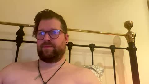 Snapshot of crouchendtiger chatting on 11.21.25 crouchendtiger online show from 11.21.25