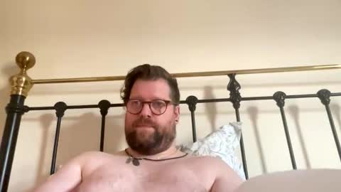 Snapshot of crouchendtiger chatting on 11.29.25 crouchendtiger online show from 11.29.25