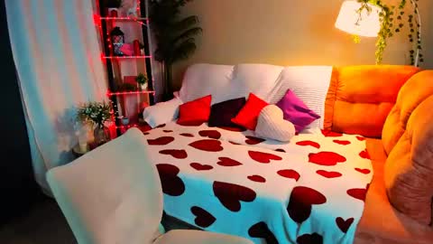 Anna online show from 04.13.26