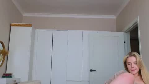 Snapshot of crystal_angells chatting on 03.02.26 Cassie control domi and lush in private for free online show from 03.02.26