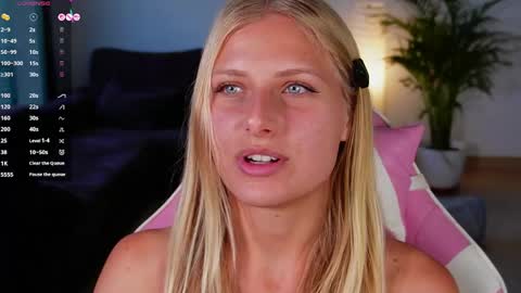 Snapshot of crystal_blond chatting on 05.23.26 Crystal online show from 05.23.26