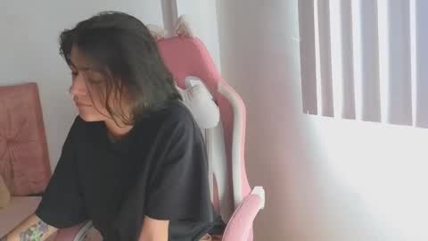 Snapshot of crystal_starx chatting on 11.21.25 Crystal Blaze online show from 11.21.25
