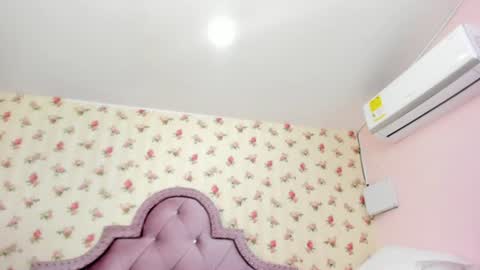 Snapshot of crystal_watson0 chatting on 07.22.26 Milf Latina online show from 07.22.26