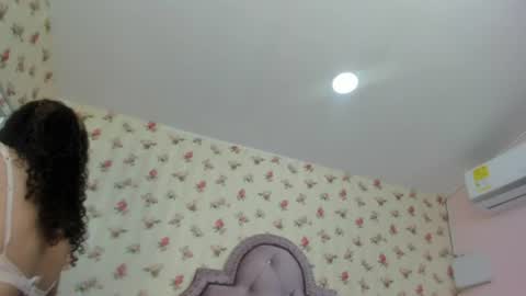 Snapshot of crystal_watson0 chatting on 08.01.26 Milf Latina online show from 08.01.26