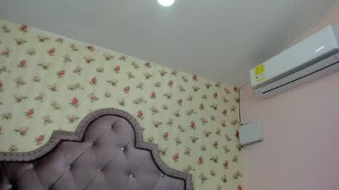 Snapshot of crystal_watson0 chatting on 08.06.26 Milf Latina online show from 08.06.26